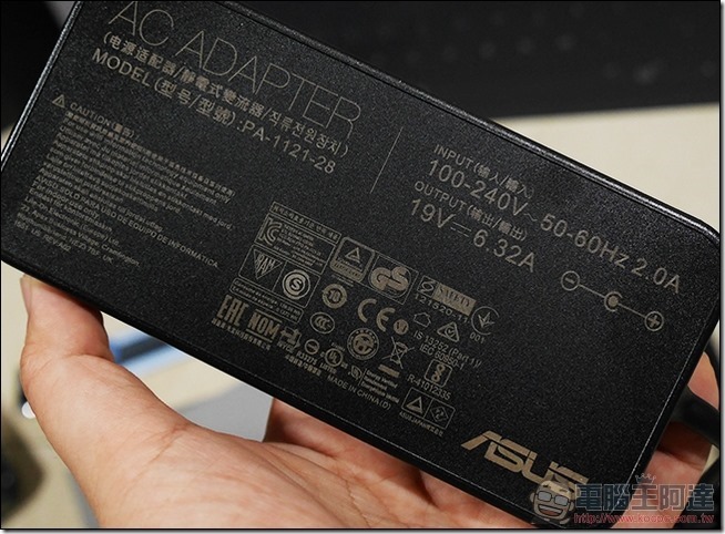 ASUS ZenBook Pro UX550 开箱 -06