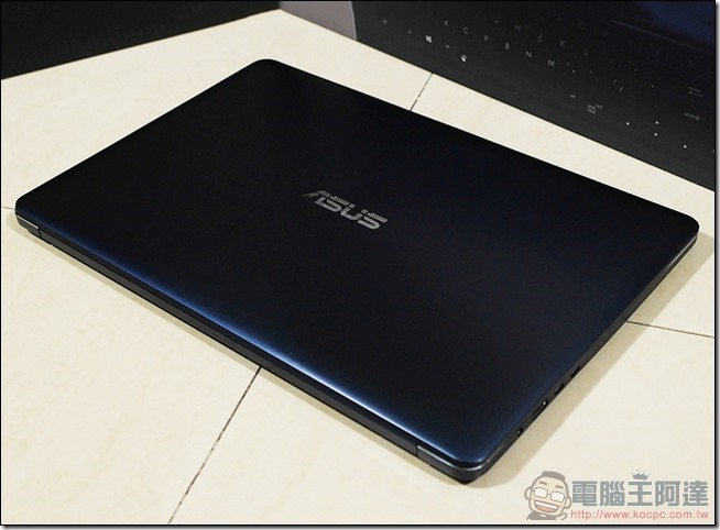 ASUS ZenBook Pro UX550 开箱 -09