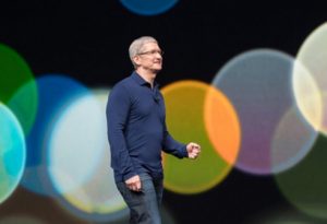 苹果首席执行官 Tim Cook：假新闻毁人心智，政府和科技公司应该教育民众