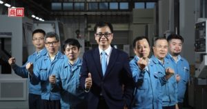 “这是上帝给的任务！”SARS 幸存者变口罩机队长
