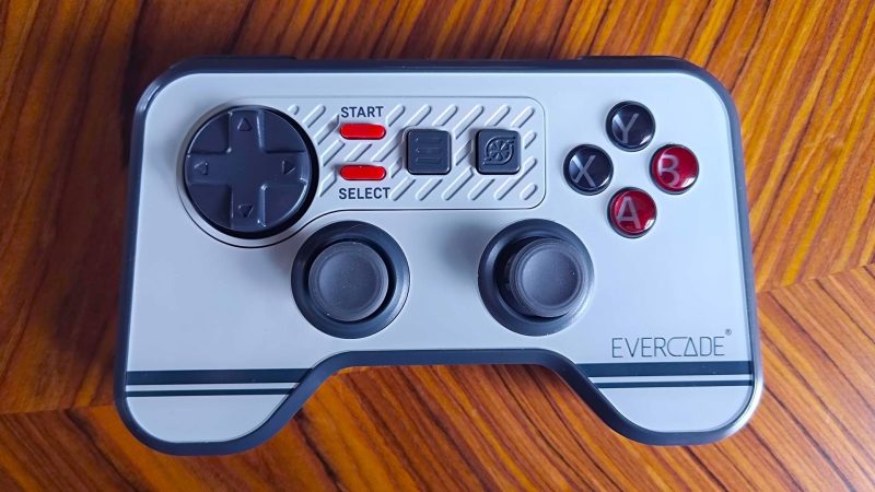 Evercade's New Dual Thumbstick Controller Brings 3D Gaming to Retro Console